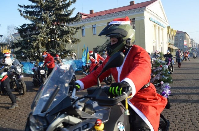 У Ковелі біля міської ялинки – з'їзд «Миколаїв» на мотоциклах. ФОТО