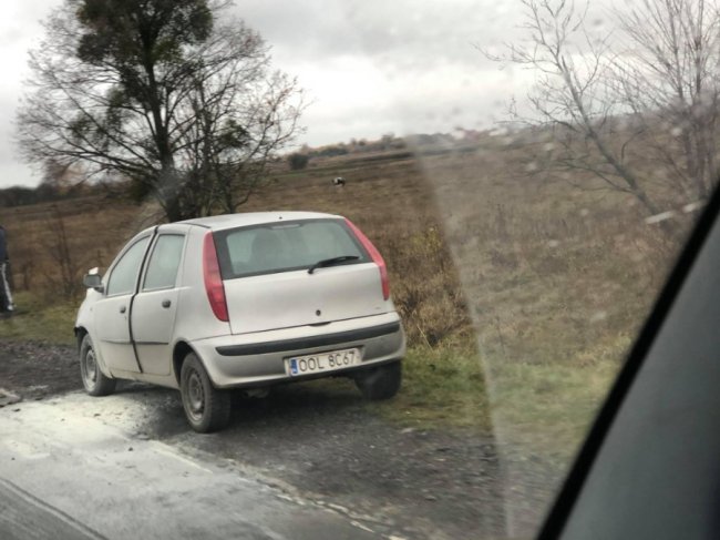 Під Луцьком на ходу загорілася автівка. ФОТО