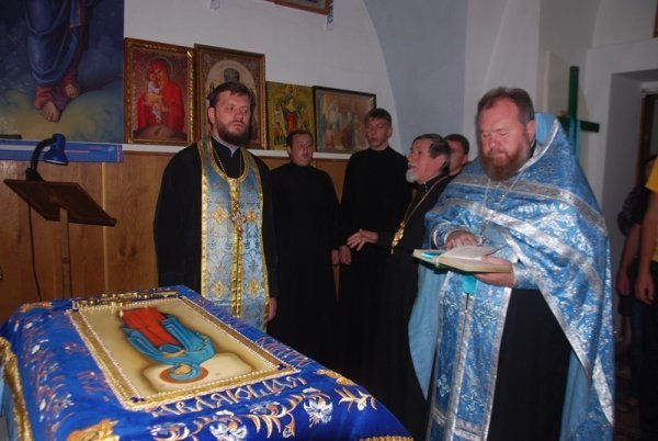 Священики передали Луцькому госпіталю ліки. ФОТО