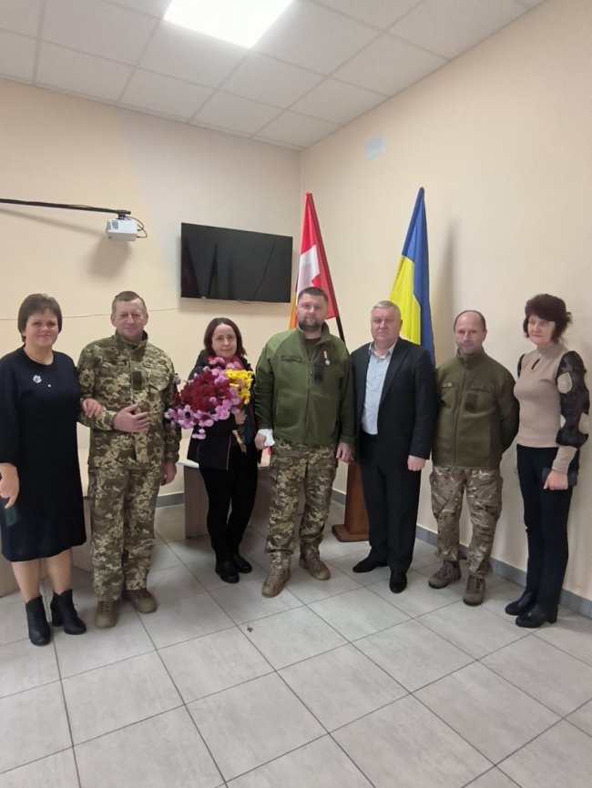 Воїн з Волині, який перебуває на лікуванні після поранення, отримав нагороду