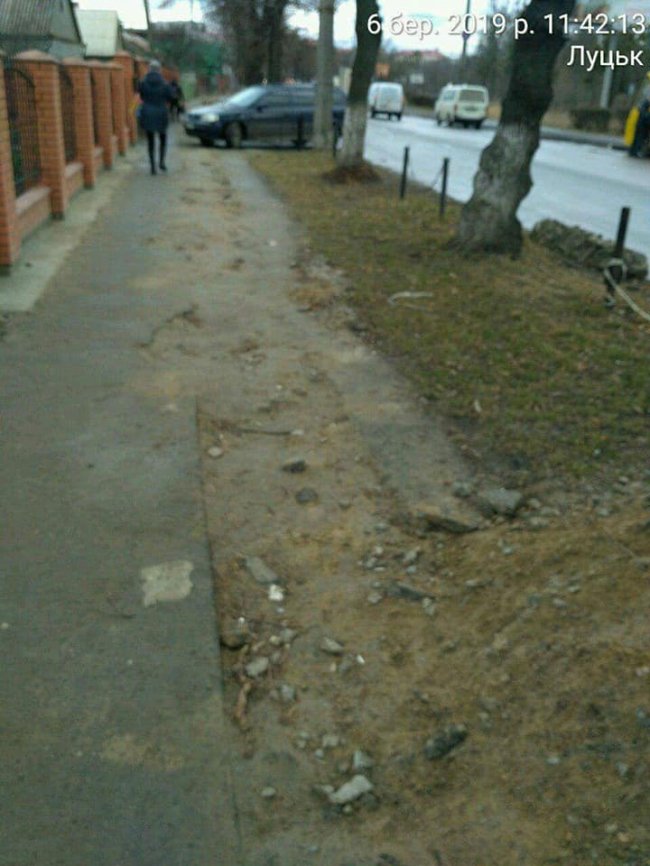 У Луцьку не відновили тротуар після ремонту на кабельній лінії. ФОТО