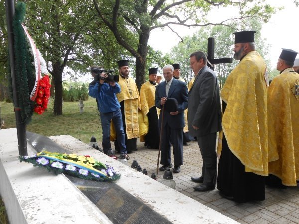 Освячено пам’ятний знак на місці вбитих під час «Волинської трагедії». ФОТО
