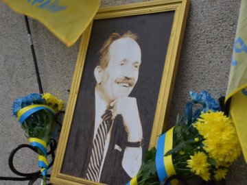 У Луцьку вшанували пам'ять В’ячеслава Чорновола. ФОТО