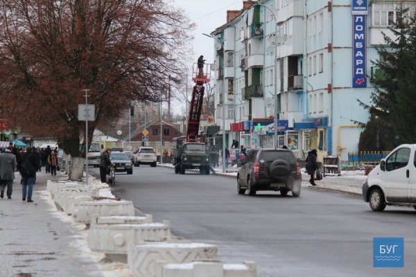 Після скандального ремонту на вулиці у Володимирі відсутня розмітка і знаки