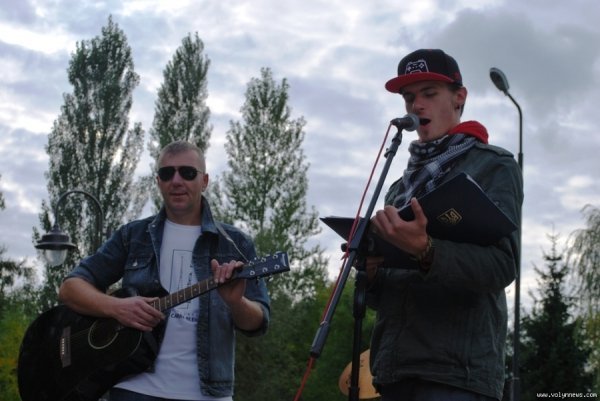 Як у Луцьку під авторські пісні їли кашу. ФОТО