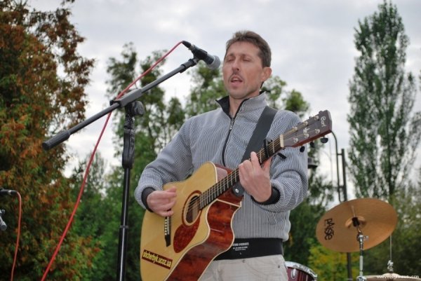 Як у Луцьку під авторські пісні їли кашу. ФОТО