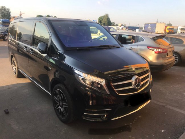 На митному посту «Луцьк» вилучили Mercedes за півтора мільйона. ФОТО