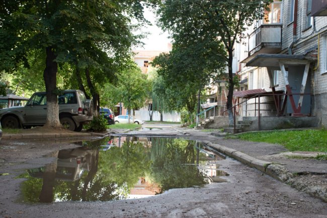 У Луцьку вирішували, як реконструювати двір, який не бачив ремонту понад 30 років. ФОТО
