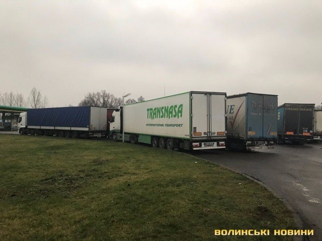 На Волинському кордоні - черги вантажівок