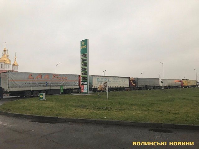 На Волинському кордоні - черги вантажівок