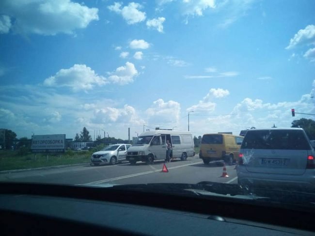 У Ковелі зіткнулися мінівен та бус. ФОТО