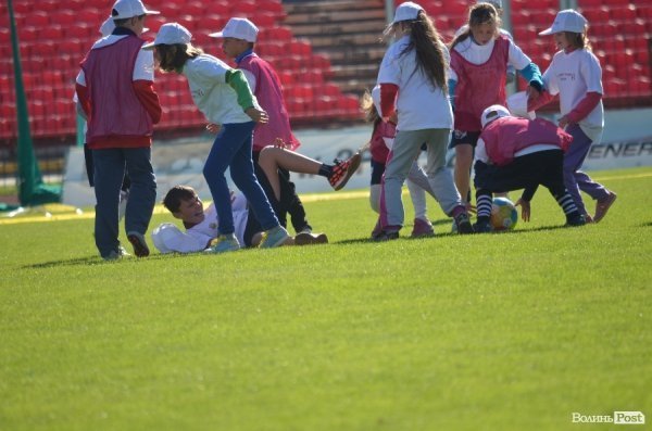Футболісти ФК «Волинь» тренувались зі школярами. ФОТО