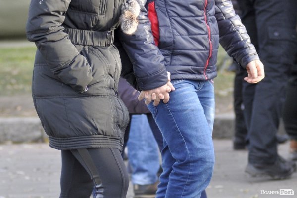 Любов на луцькому Євромайдані. ФОТО