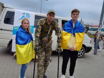 Волинянину, який три дні лежав з простреленими кінцівками на бойовій позиції, врятуватися допоміг пес