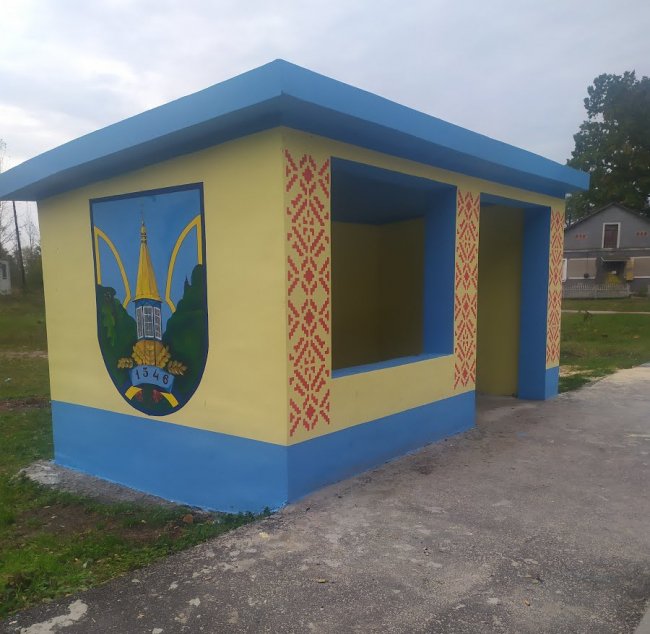 Жителі волинського села власними зусиллями креативно розмалювали зупинку. ФОТО