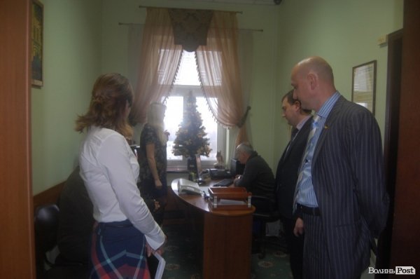 Тролейбусники вимагають у мера Луцька зарплату. ФОТО. ВІДЕО