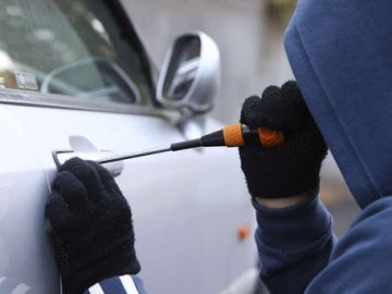 На Волині молодик викрав авто у завідувача сортодільниці