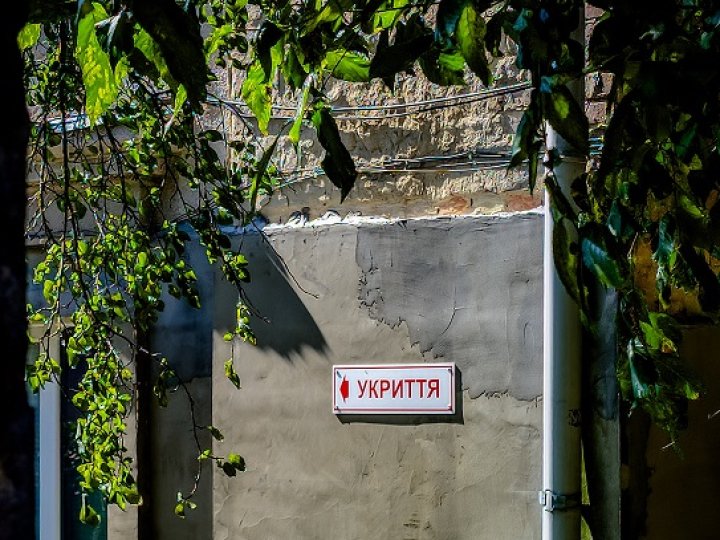 У шкільні укриття в Луцьку вдень не пускатимуть сторонніх осіб