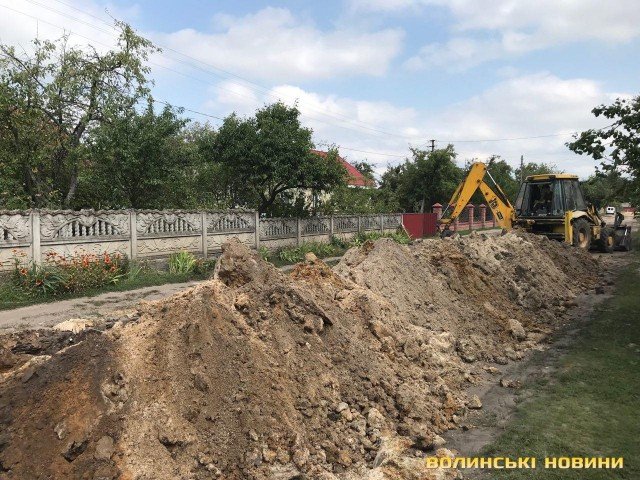 У Світязі почали прокладати каналізацію. ФОТО