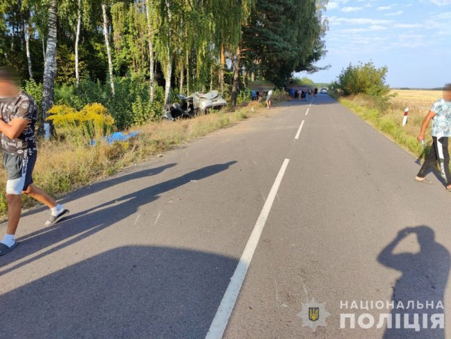На Волині у ДТП загинули 18-річні водій та пасажир автівки: врізались у дерево