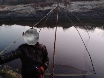 Волинянин «здав» браконьєра, який ловив рибу забороненим знаряддям