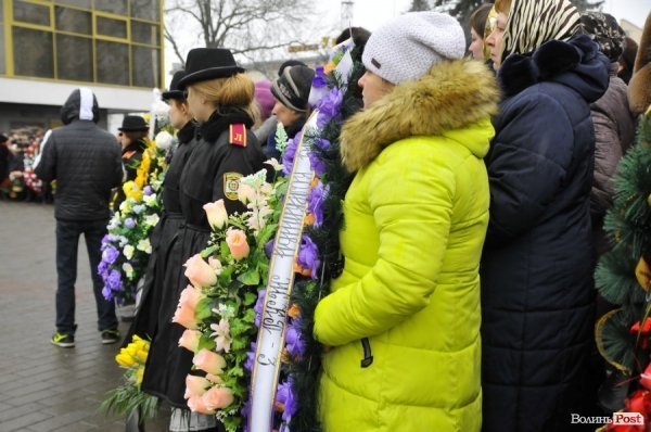 Фото прощання з міським головою Луцька Миколою Романюком