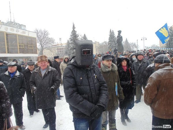 Віче на луцькому Євромайдані. ФОТО