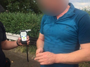 Запобігли лихові: у Луцьку в поліцію повідомили про п'янючого водія