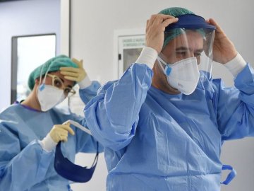 Новий антирекорд: в Україні – 2 481 випадок коронавірусу за добу, на Волині – 50