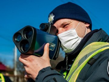 На Волині патрульні з приладом TruCAM працюють на нових ділянках доріг