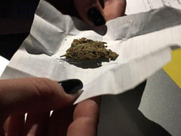 У Луцьку затримали трьох хлопців з наркотиками