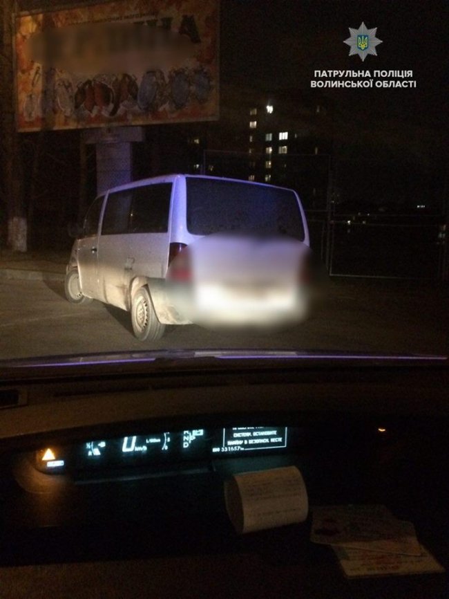 Луцькі патрульні виявили п'яного чоловіка за кермом. ФОТО