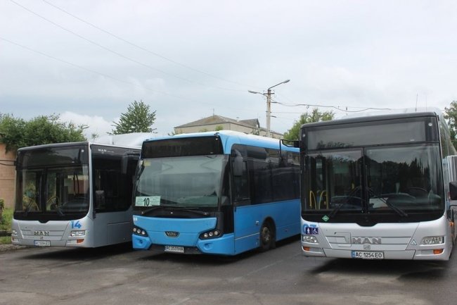 На яких маршрутах у Луцьку їздять комфортабельні та сучасні автобуси*