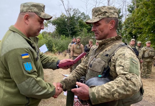 Танкістів волинської бригади на передовій нагородили державними відзнаками. ФОТО