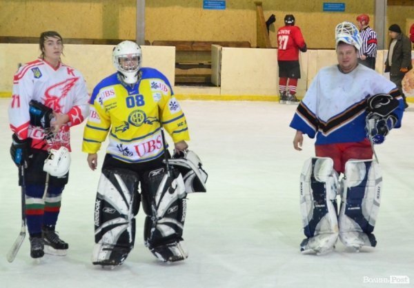 За підтримки УДАРу на Волині визначили кращих хокеїстів. ФОТО*