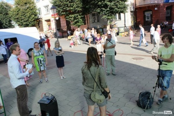 Марафон вуличної поезії у Луцьку. ФОТО