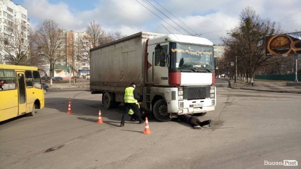 Біля Там Таму перекрита дорога через поломку тягача. ФОТО