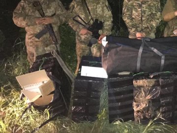 На Волині прикордонники зловили контрабандистів з великою партією сигарет