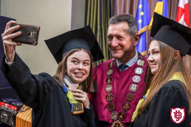 ВНУ імені Лесі Українки поповнився 4400 студентами. ФОТО