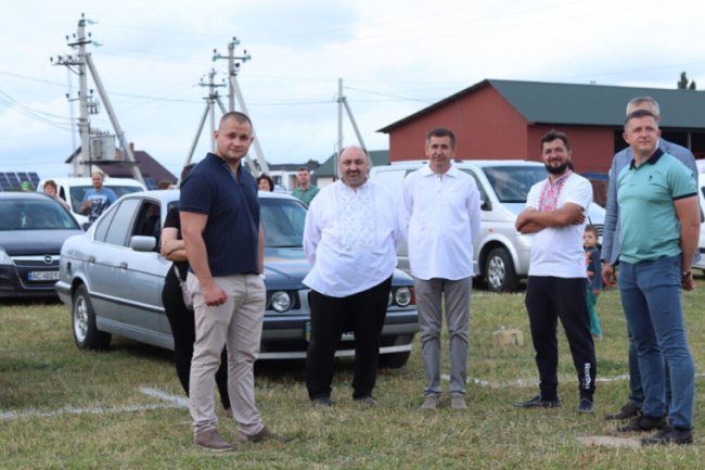 Під Луцьком влаштували автофестиваль. ФОТО