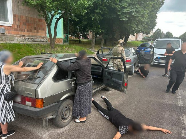 1300 доларів США за статус «багатодітного батька» – двом волинянам повідомили про підозру. ФОТО