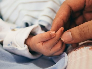 Волинянка народила дитину хвору на рак