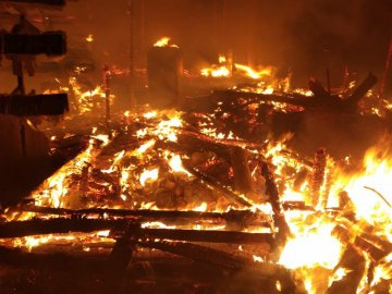 У Луцькому районі через коротке замикання електромережі горіла будівля