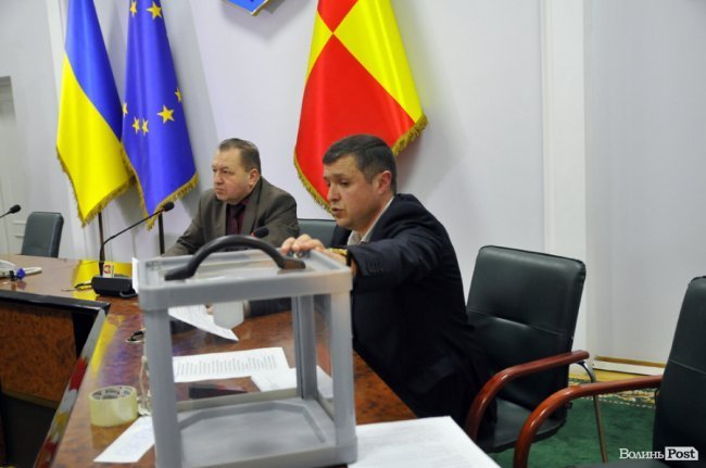 «Переворот» у Луцькій міськраді: 37 фотомиттєвостей