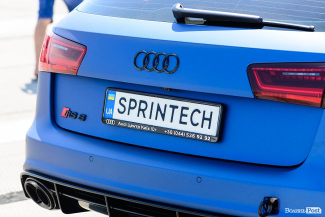 У Луцьку стартували видовищні змагання дрег-рейсерів. ФОТО