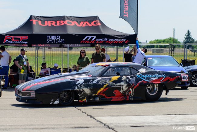 У Луцьку стартували видовищні змагання дрег-рейсерів. ФОТО