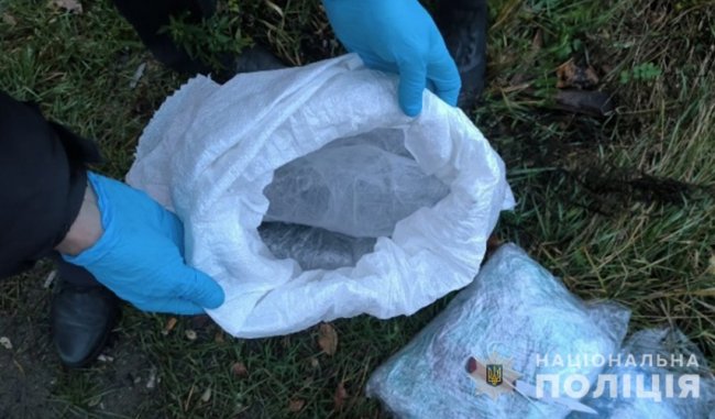 На Волині на блокпосту у жителя Рівненщини знайшли 12 пакетів з бурштином