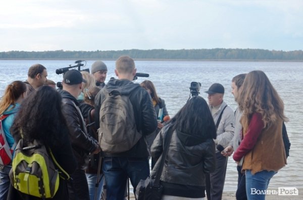 Заплив Гузя та Палиці через Згоранське озеро: як це було. ФОТОРЕПОРТАЖ
