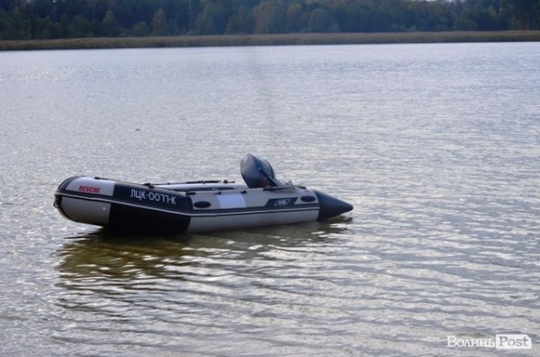 Заплив Гузя та Палиці через Згоранське озеро: як це було. ФОТОРЕПОРТАЖ