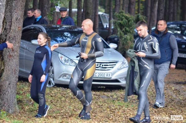 Заплив Гузя та Палиці через Згоранське озеро: як це було. ФОТОРЕПОРТАЖ